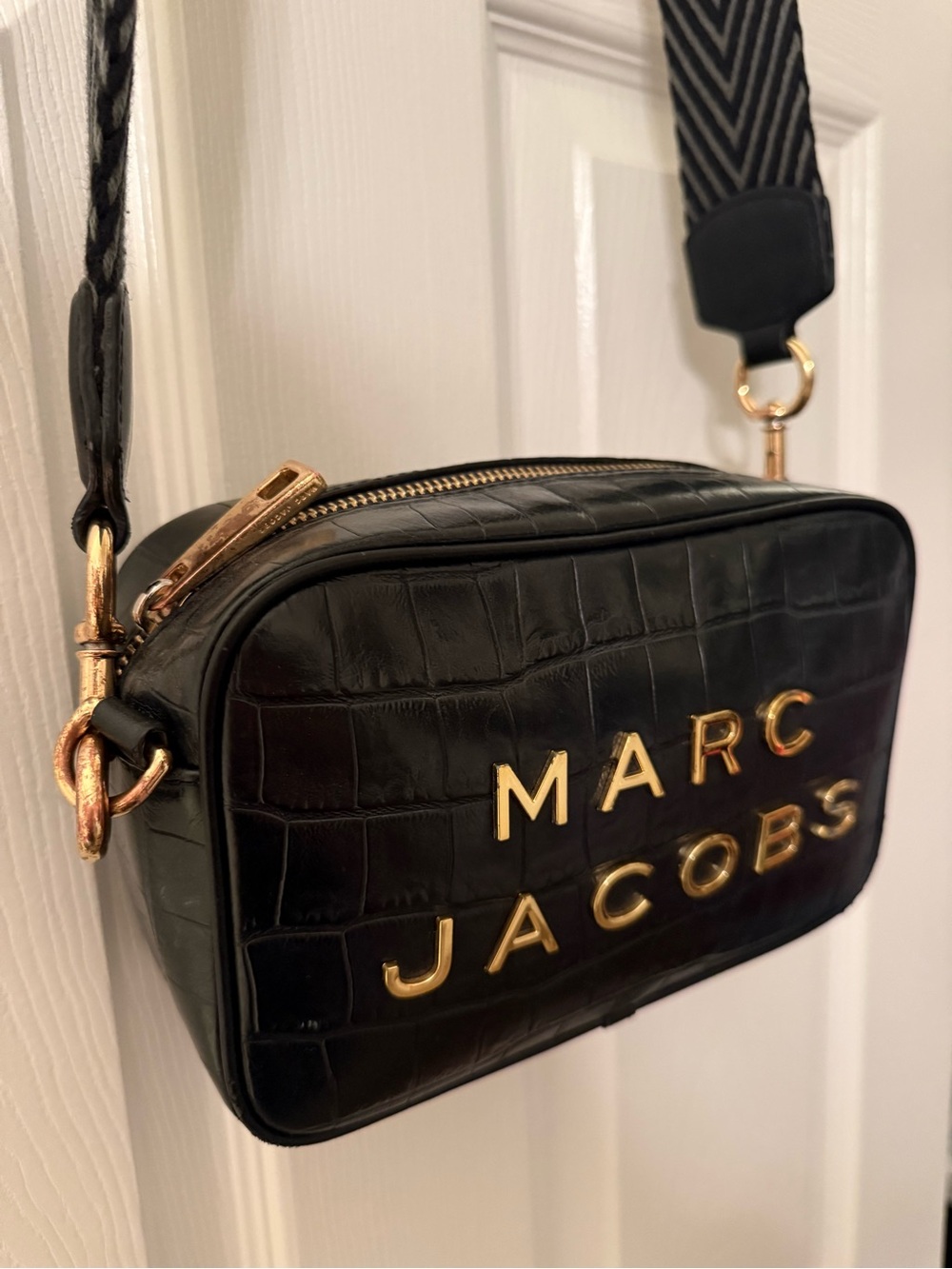 Marc Jacobs Black Croc-Embossed Camera Crossbody with Gold Hardware - Picture 7 of 9